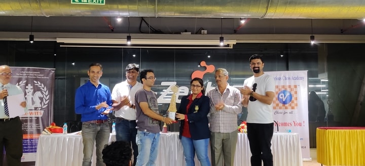 Best Woman player Akshata Shah of Infosys receiving his trophy in war of wits tournament